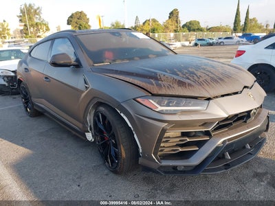 LAMBORGHINI URUS 2021
