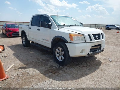 NISSAN TITAN 2010