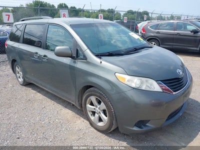 TOYOTA SIENNA 2011