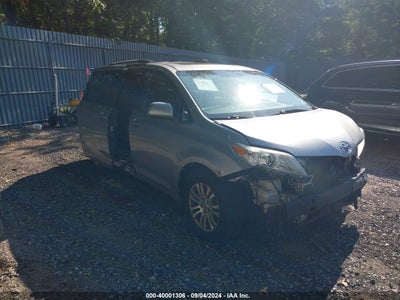 TOYOTA SIENNA 2016