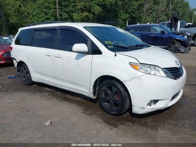 TOYOTA SIENNA LE V6 2011