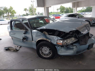 LINCOLN TOWN CAR 2009