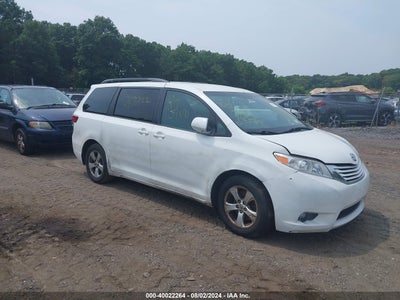 TOYOTA SIENNA 2016