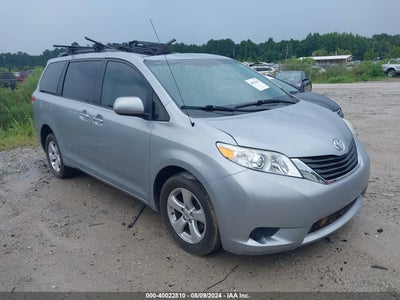 TOYOTA SIENNA LE V6 2014