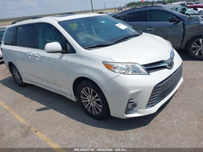 TOYOTA SIENNA 2018