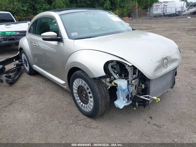VOLKSWAGEN BEETLE 2015