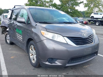 TOYOTA SIENNA LE V6 2012