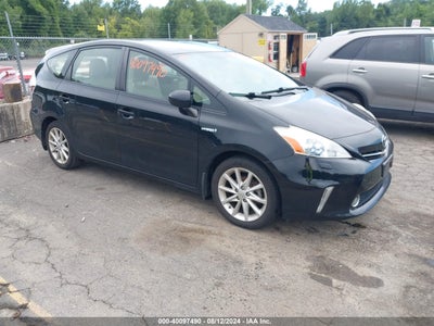 TOYOTA PRIUS V 2013