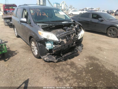 TOYOTA SIENNA 2011