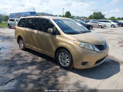 TOYOTA SIENNA 2011