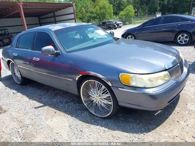 LINCOLN TOWN CAR 2000