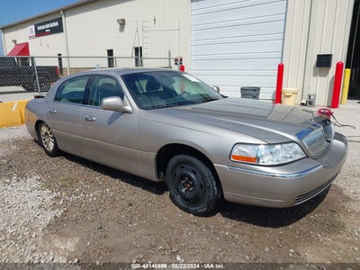 LINCOLN TOWN CAR 2003