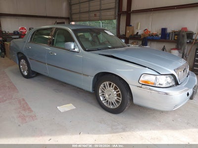 LINCOLN TOWN CAR 2008