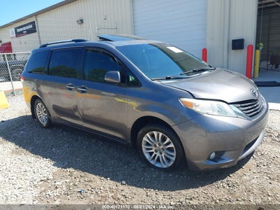 TOYOTA SIENNA 2011