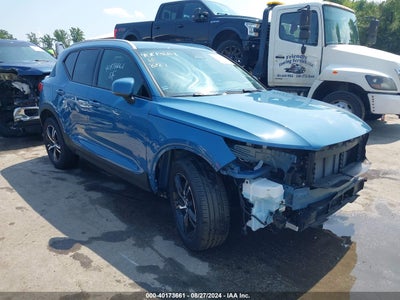 VOLVO XC40 2023