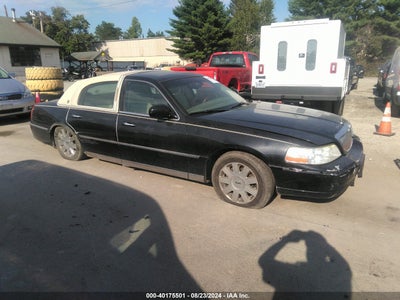 LINCOLN TOWN CAR 2004