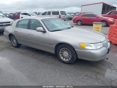 LINCOLN TOWN CAR 2002