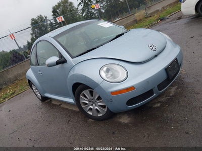 VOLKSWAGEN NEW BEETLE 2010