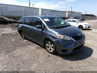 TOYOTA SIENNA LE V6 2014