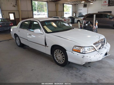 LINCOLN TOWN CAR 2003