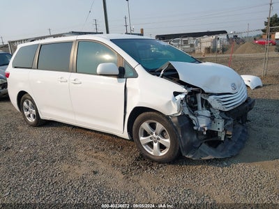 TOYOTA SIENNA 2016