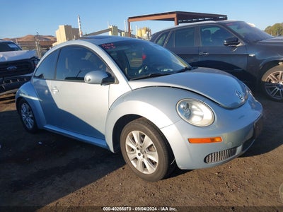 VOLKSWAGEN NEW BEETLE 2010