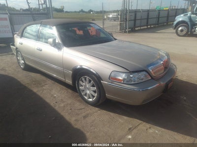 LINCOLN TOWN CAR 2010