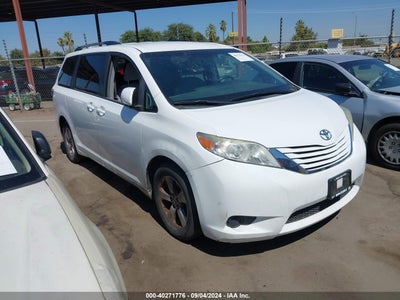TOYOTA SIENNA 2016