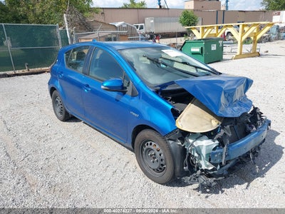 TOYOTA PRIUS C 2015