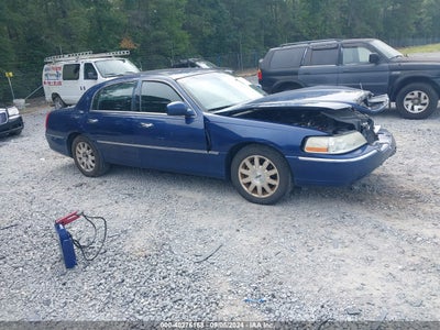 LINCOLN TOWN CAR 2011