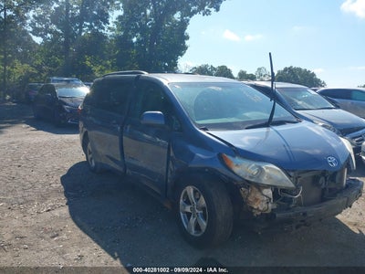 TOYOTA SIENNA 2016