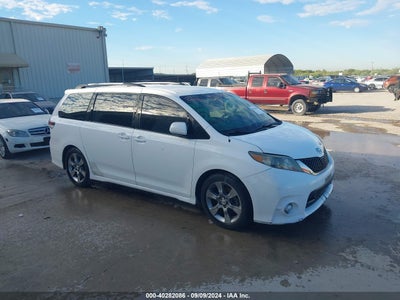 TOYOTA SIENNA 2011