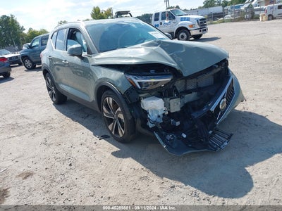 VOLVO XC40 2024