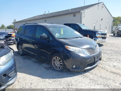 TOYOTA SIENNA 2015