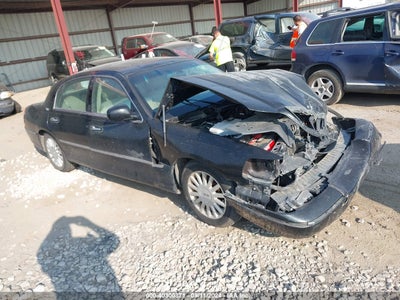 LINCOLN TOWN CAR 2005