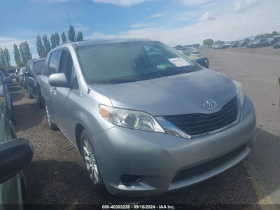 TOYOTA SIENNA 2013