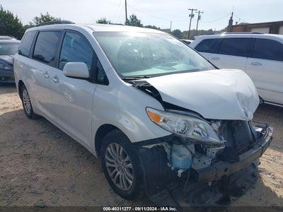 TOYOTA SIENNA 2017