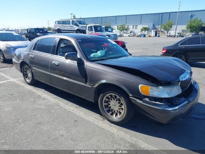 LINCOLN TOWN CAR 2001