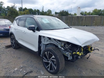 VOLVO XC40 2022