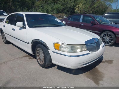 LINCOLN TOWN CAR 2001