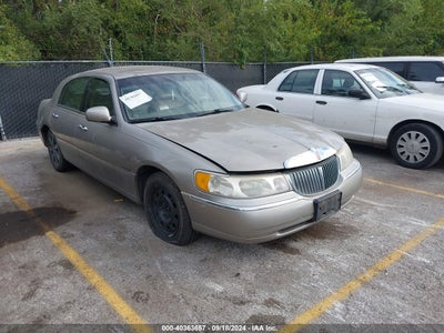 LINCOLN TOWN CAR 2000