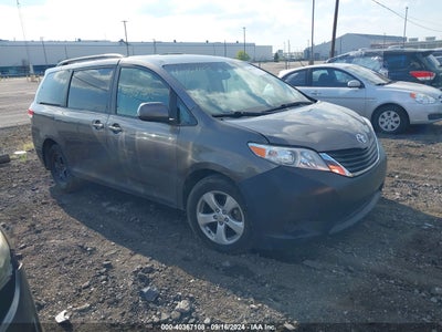 TOYOTA SIENNA 2011