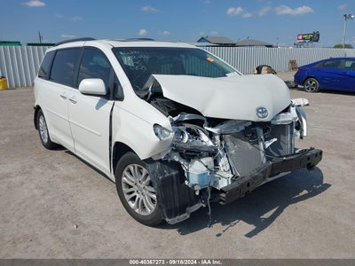 TOYOTA SIENNA 2017