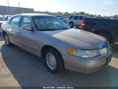 LINCOLN TOWN CAR 2000