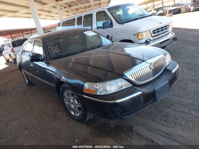 LINCOLN TOWN CAR 2011