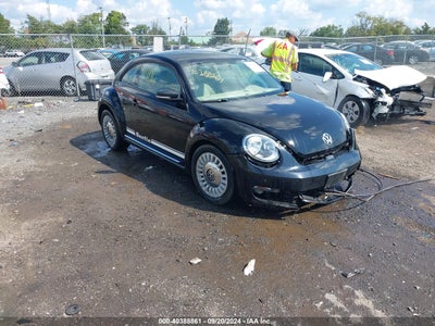 VOLKSWAGEN BEETLE 2013