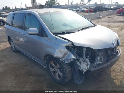 TOYOTA SIENNA 2011