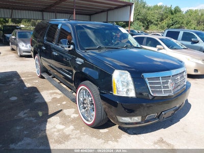 CADILLAC ESCALADE ESV 2011