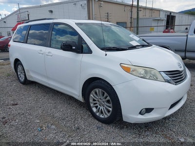 TOYOTA SIENNA 2011