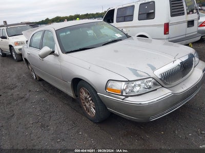 LINCOLN TOWN CAR 2009